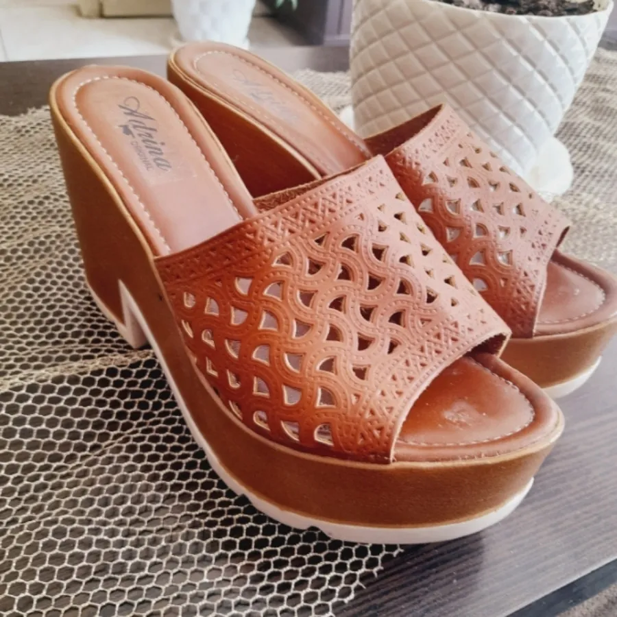 صندل لژ دار زنانه