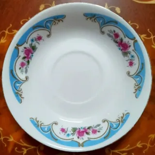 نعلبکی گل سرخی