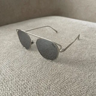 عینک افتابی دیور