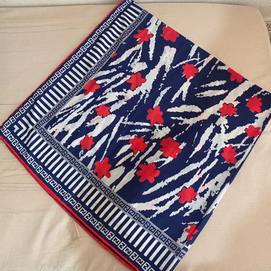 روسری مارک دار ابریشمی