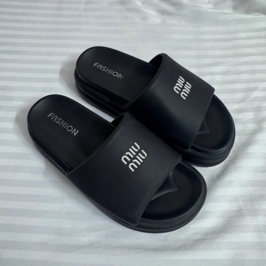 صندل miu miu