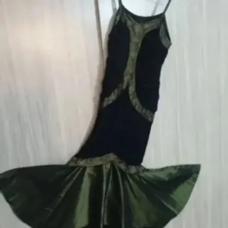 لباس مجلسی و شال از خودش