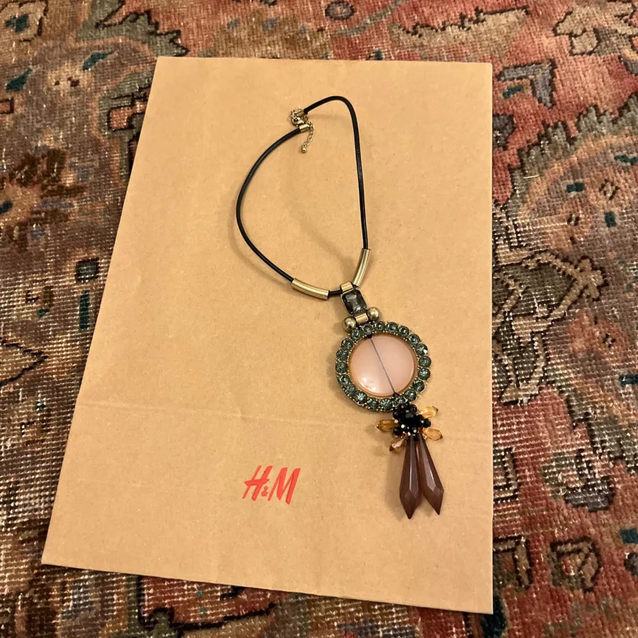 گردنبند رو لباسی h&m