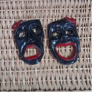 مجسمه دیوارکوب قدیمی