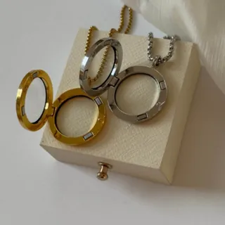 لاکت شیشه ای