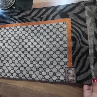 شال موهر گوچی