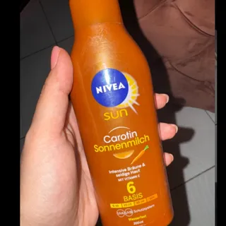 کرم برنزه کننده nivea