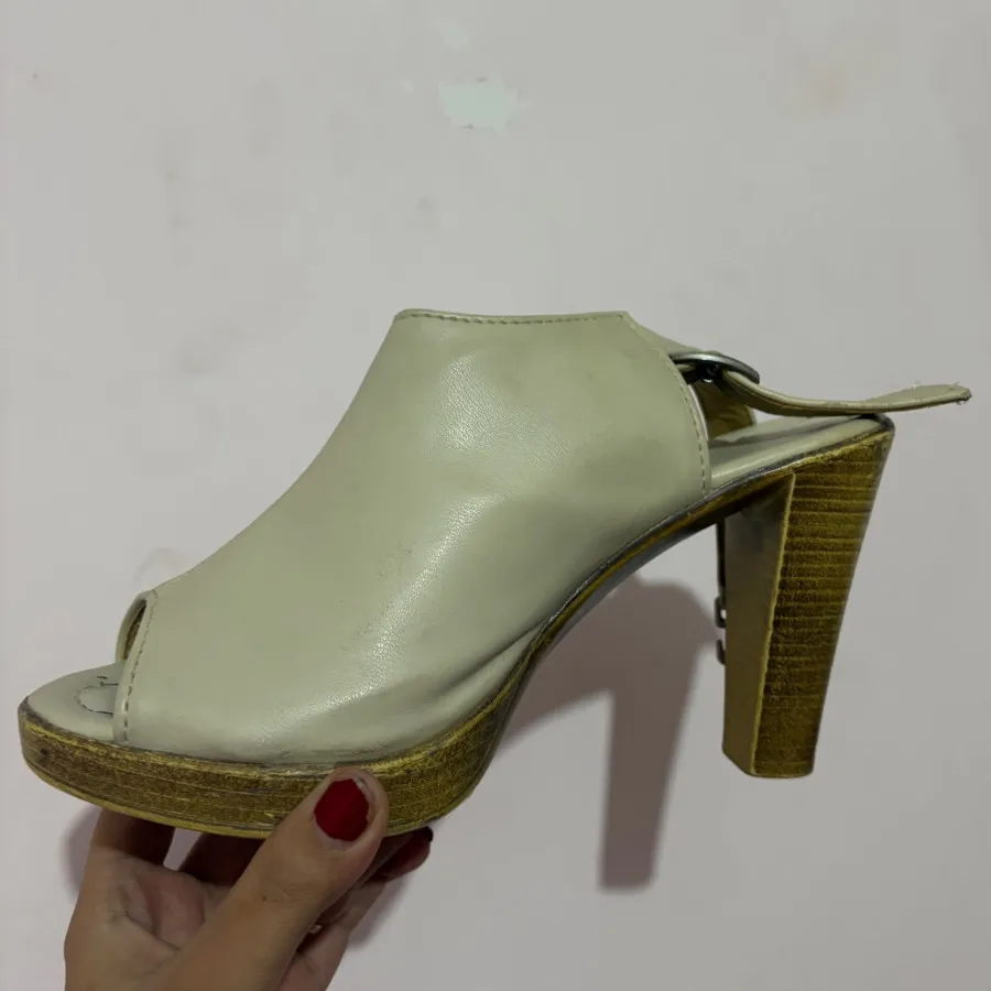 کفش پاشنه