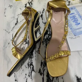 کفش فنداچه فندی ورساچه