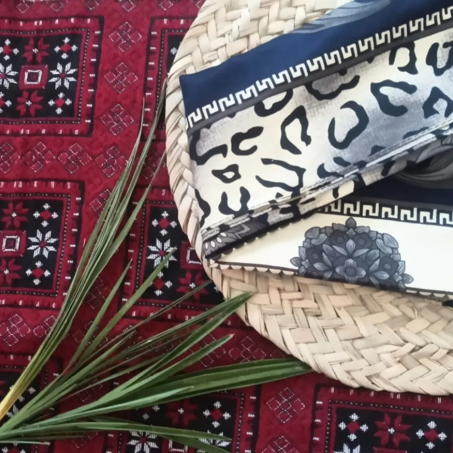روسری کرم سورمه ای