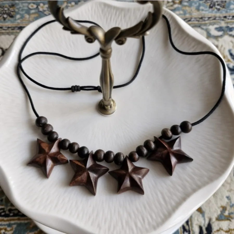 گردنبند چوبی