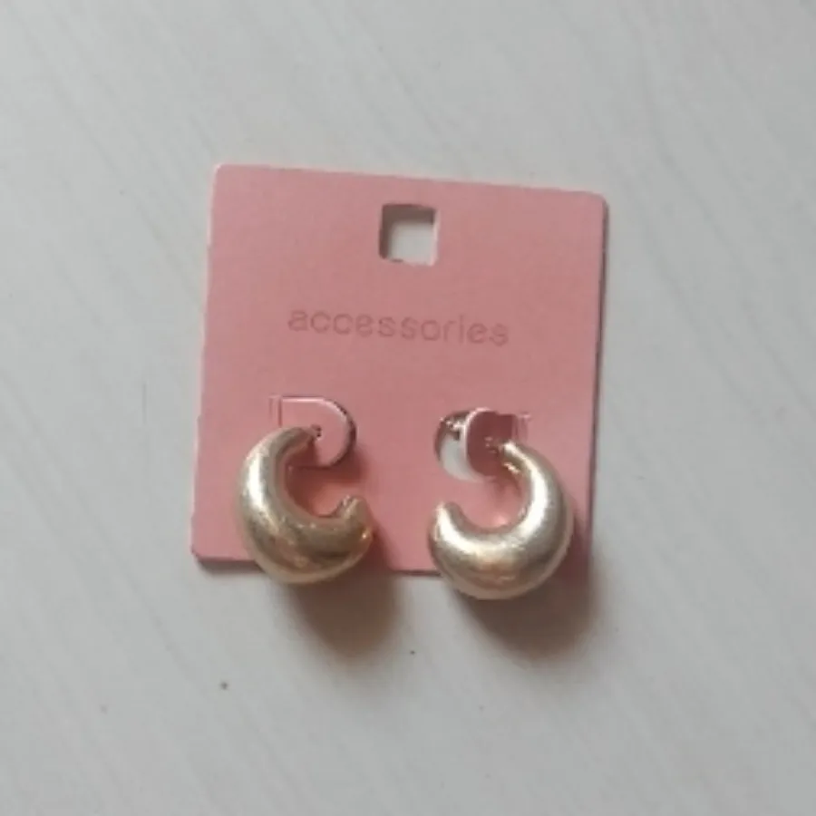گوشواره برند accesories