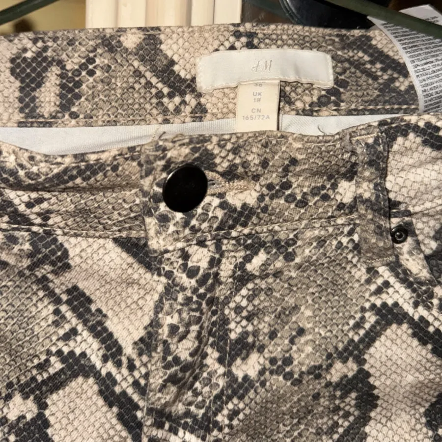 شلوار پوست ماری h&m