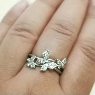 انگشتر نقره ای طرح پروانه