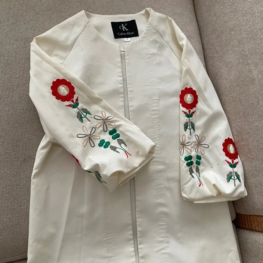 مانتو گلدوزی شده