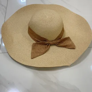 کلاه حصیری ساحلی