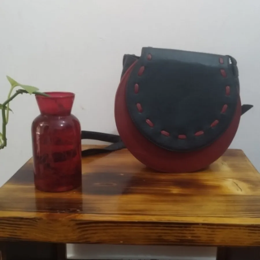 کیف زرشکی دایره ای