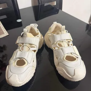 کفش کتونی منگو