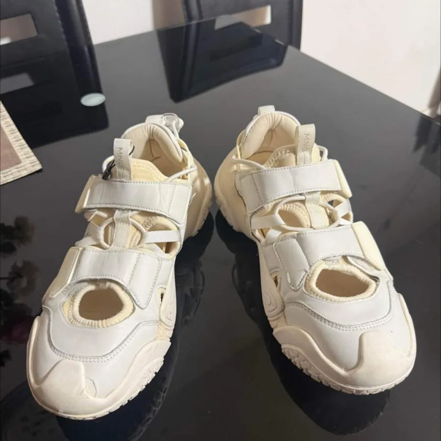 کفش کتونی منگو