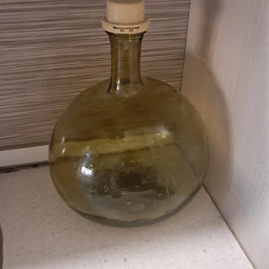 تنگ شیشه ای بزرگ