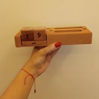 تقویم چوبی رو میزی