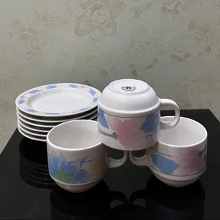 فنجان و نعلبکی قدیمی