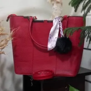 کیف قرمز چرمی