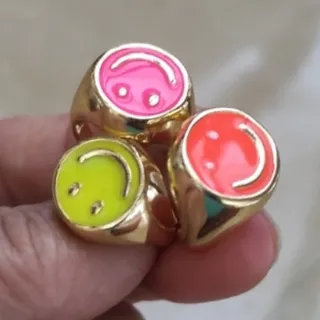 انگشتر زیبای لبخند
