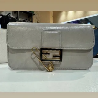 کیف خاکستری