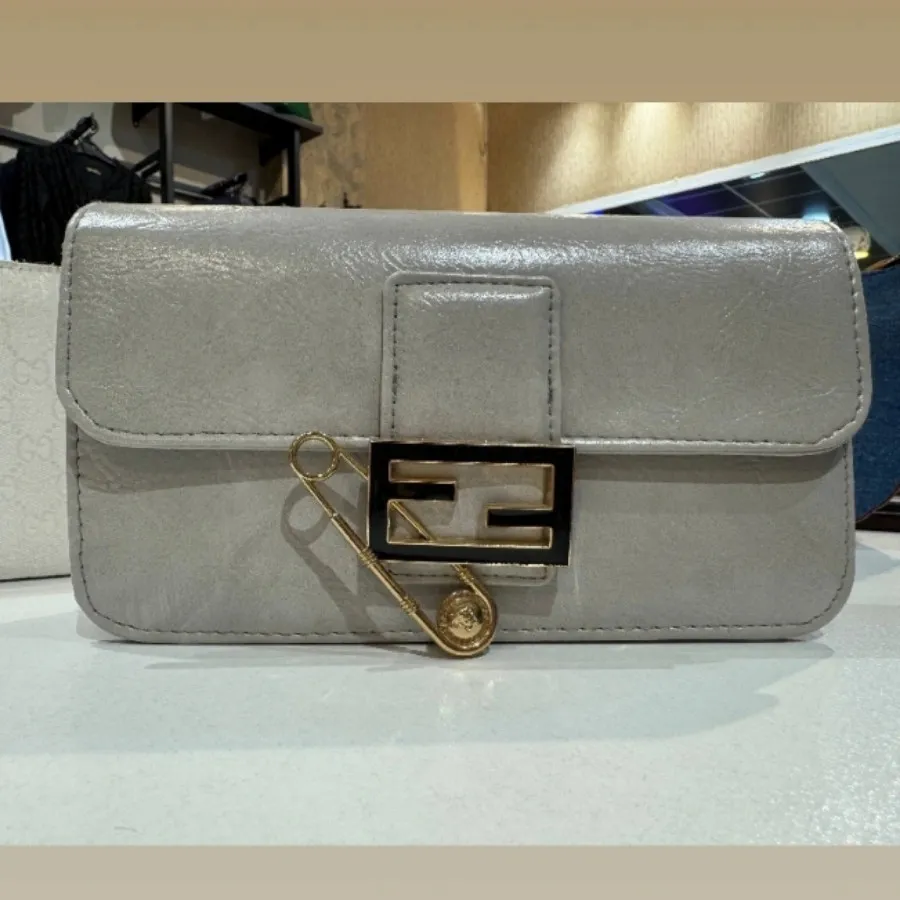 کیف خاکستری