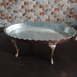 ظرف بیضی پایه دار