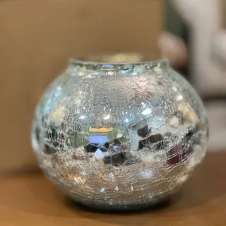 گلدان نقره ای