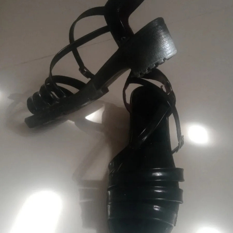 کفش صندل ورنی لژدار