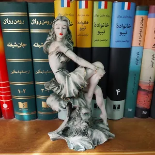 مجسمه دختر