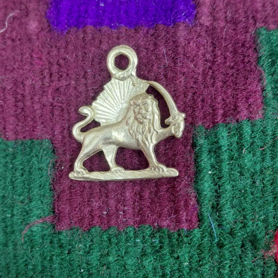 نشان شیر و خورشید برنجی