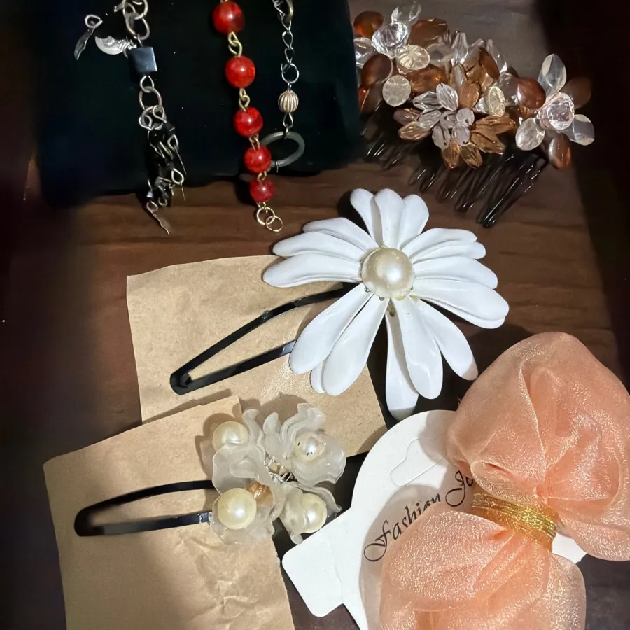گیره مو و دستبند