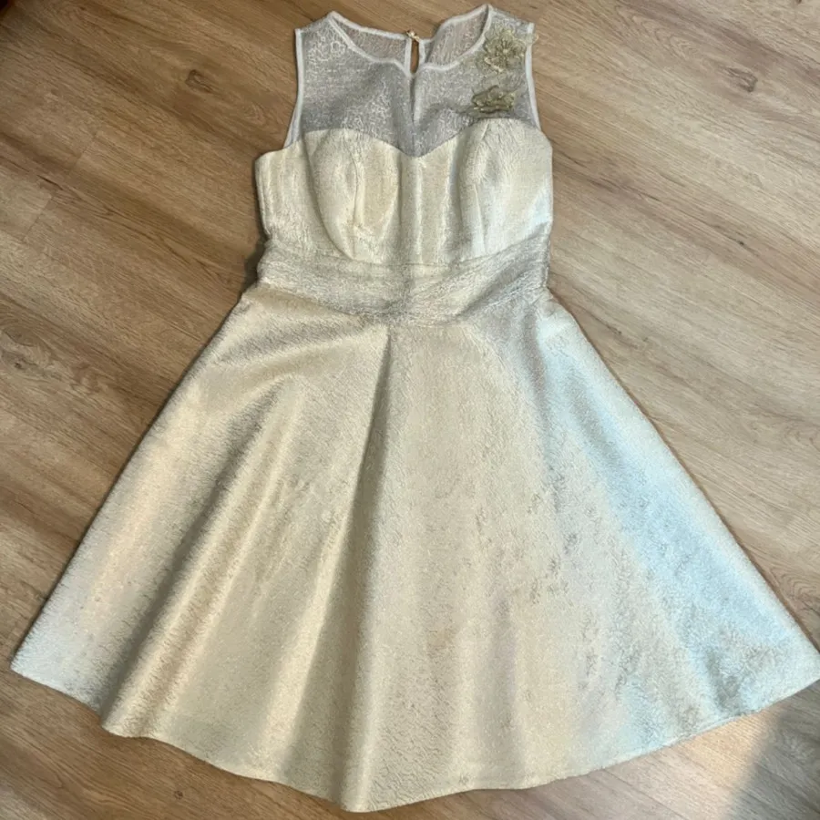 لباس عروسکی تافته