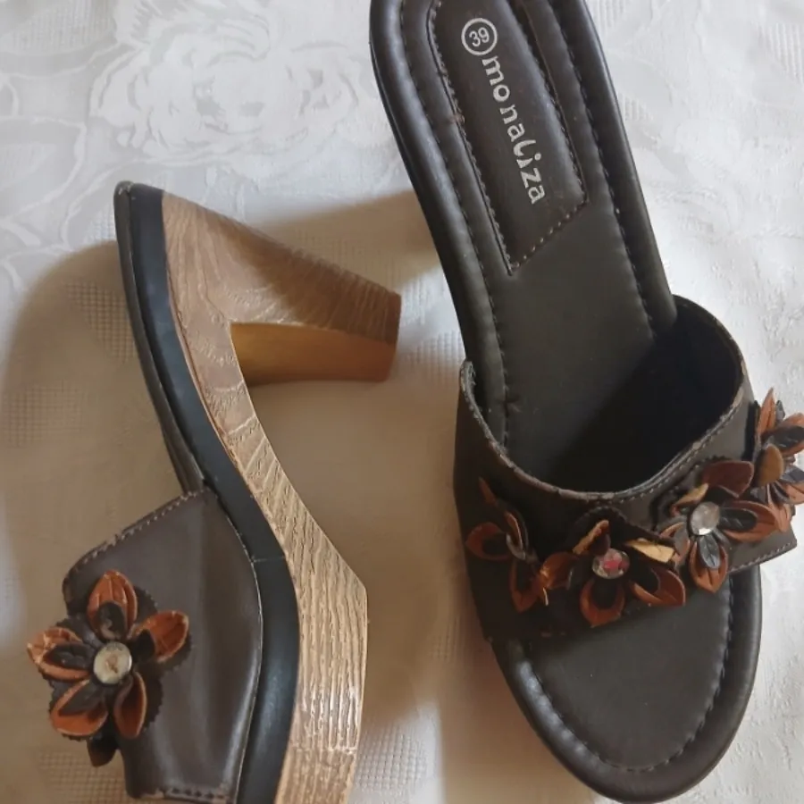 صندل قهوه ای