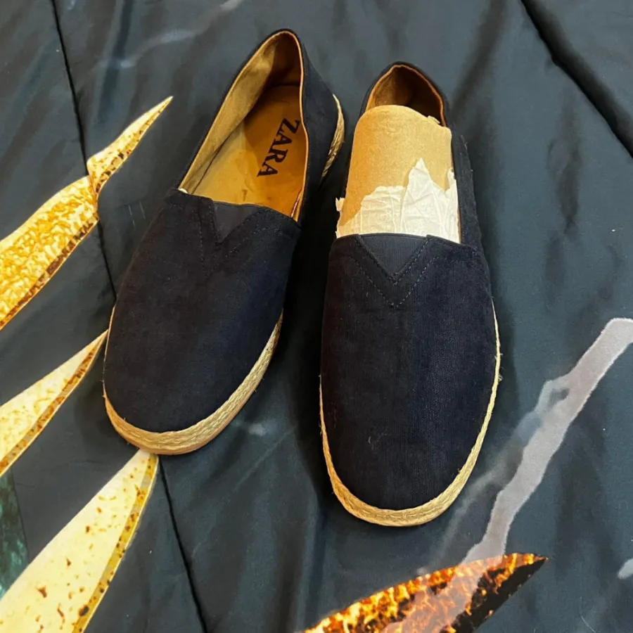 کفش  کالج  تخت زارا