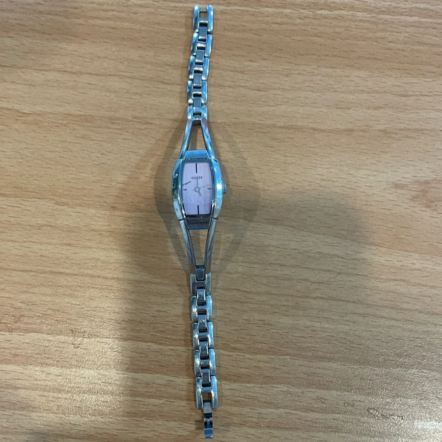 ساعت guess