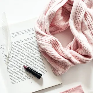 شال گردن حلقه‌ای صورتی