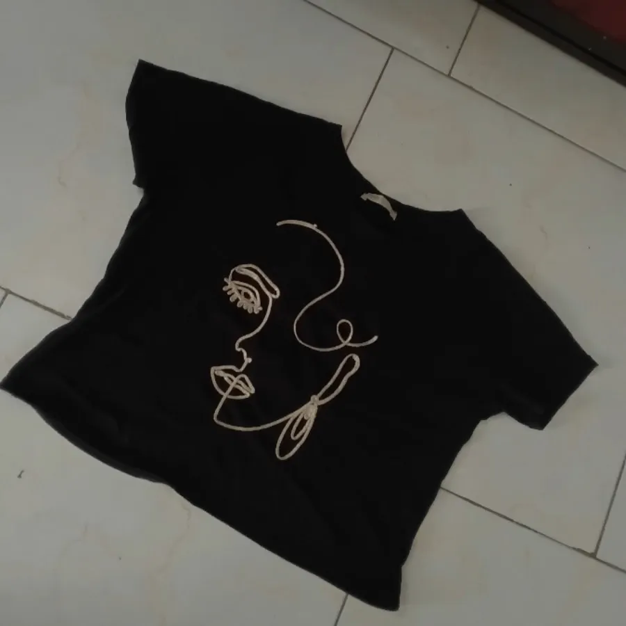 تی شرت مشکی زنانه