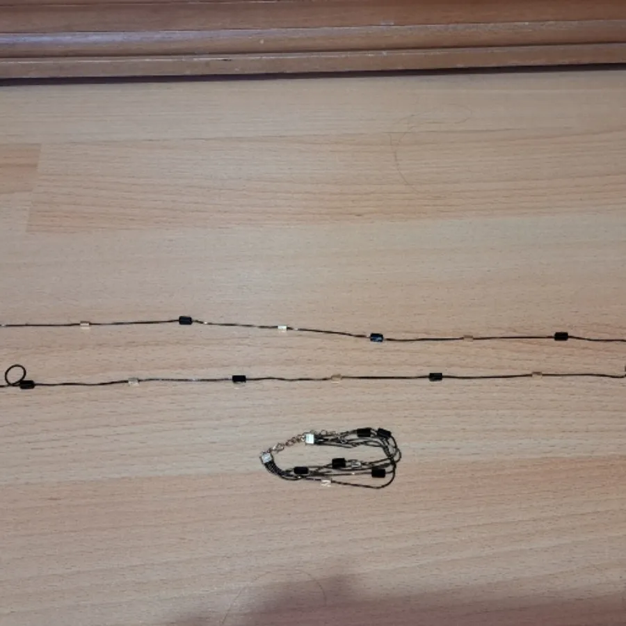 گردنبند و دستبند اکسسوری