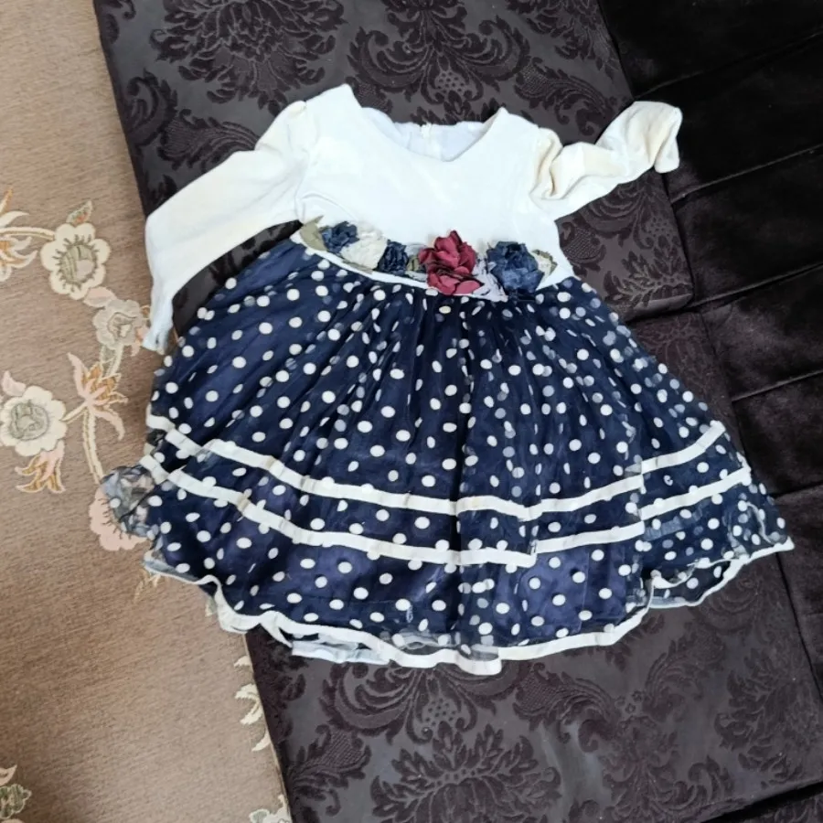 پیراهن خال‌خالی بچگانه