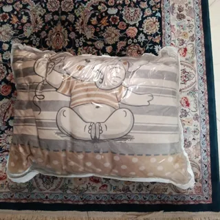 تشک و پتوی و بالش نوزادی