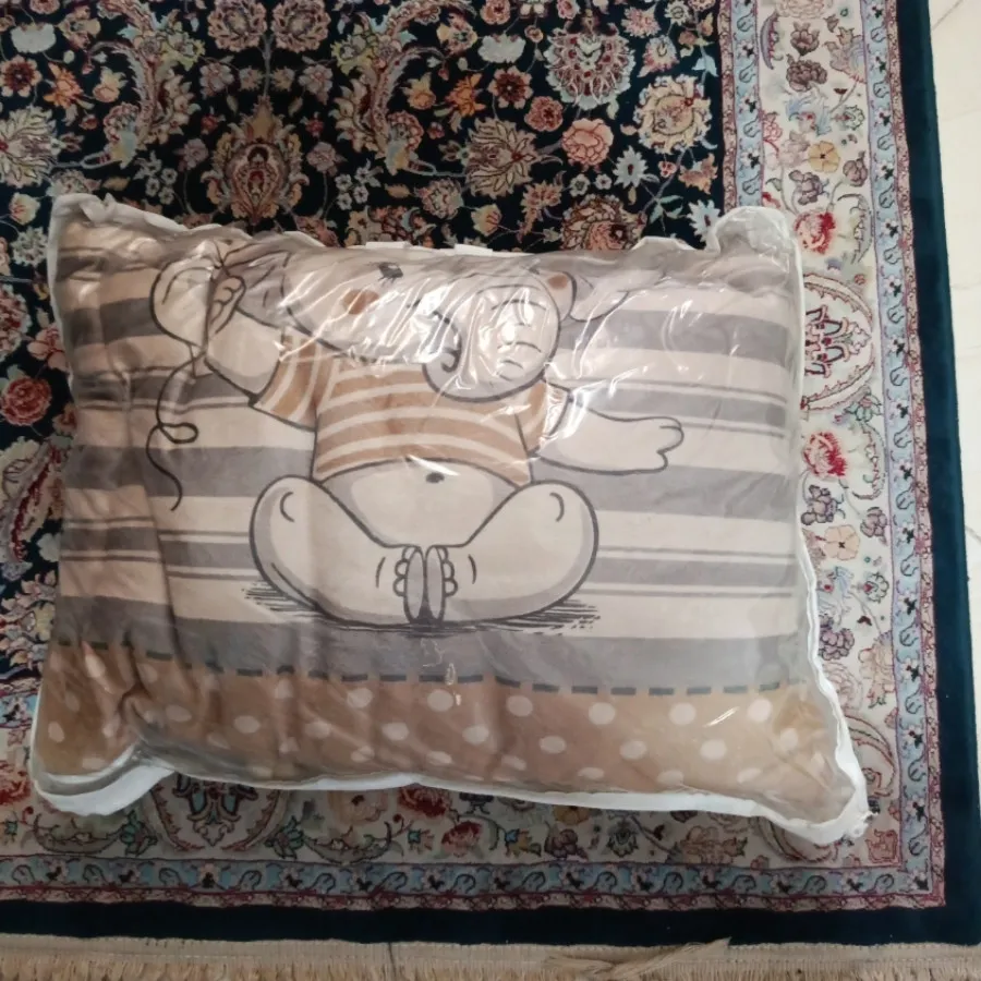 تشک و پتوی و بالش نوزادی