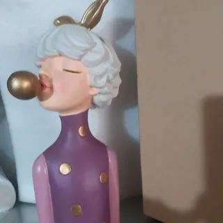 مجسمه دختر بادکنکی