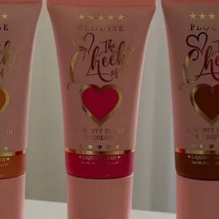 رژگونه پی لوییز