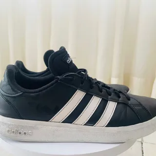 کتونی adidas