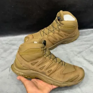 کفش کوهنوردی و طبیعتگردی